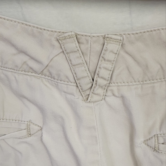 Dockers Mid-Rise Curvy 10 Shorts Khaki - Picture 7 of 11